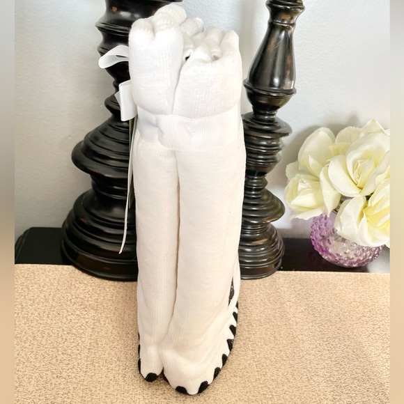 NWT Set of 2 NUTCRACKER Bathroom Hand Towels - Picture 2 of 7